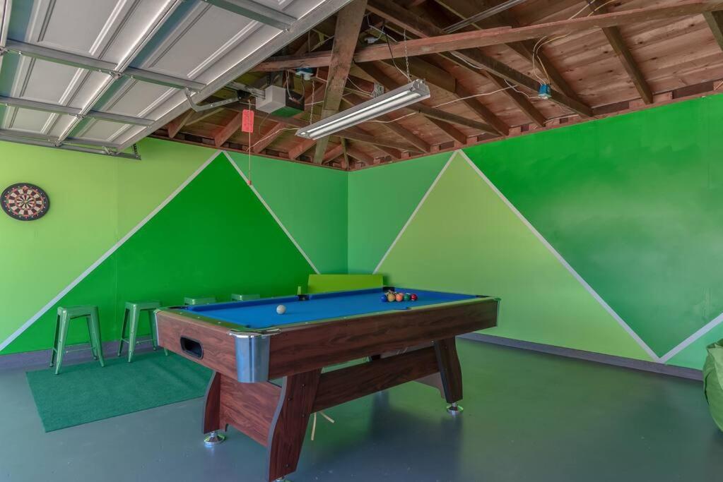 The Pink Cactus - Desert Retreat - Luxe Pool, Golf & Game Room Indio Bagian luar foto