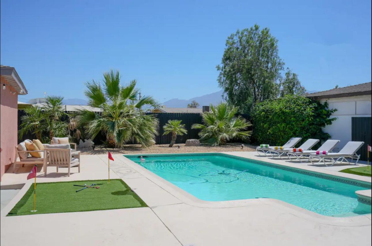 The Pink Cactus - Desert Retreat - Luxe Pool, Golf & Game Room Indio Bagian luar foto
