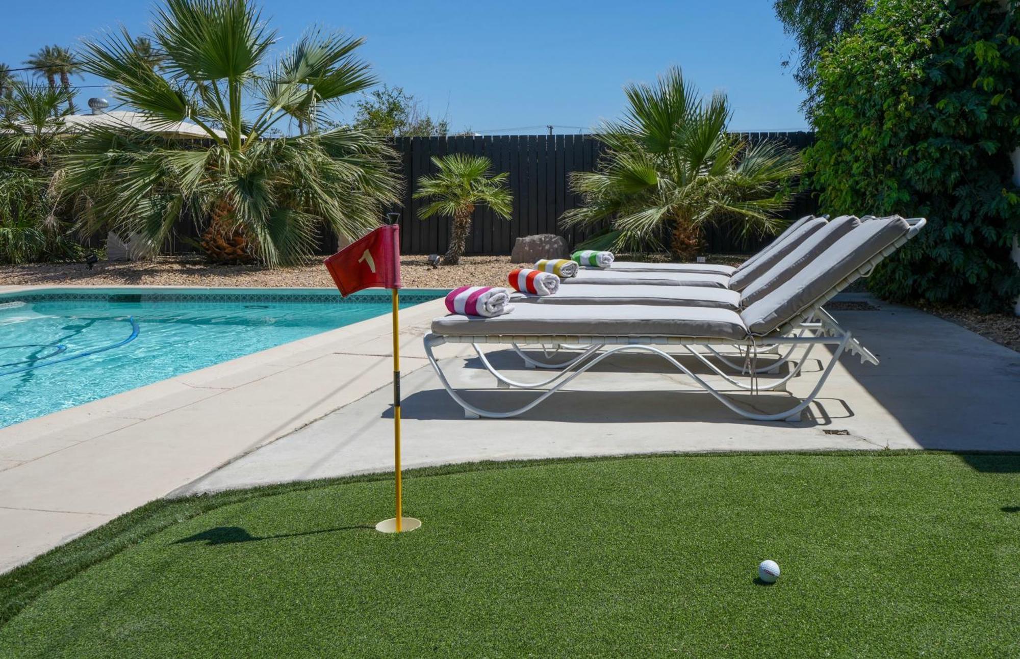The Pink Cactus - Desert Retreat - Luxe Pool, Golf & Game Room Indio Bagian luar foto
