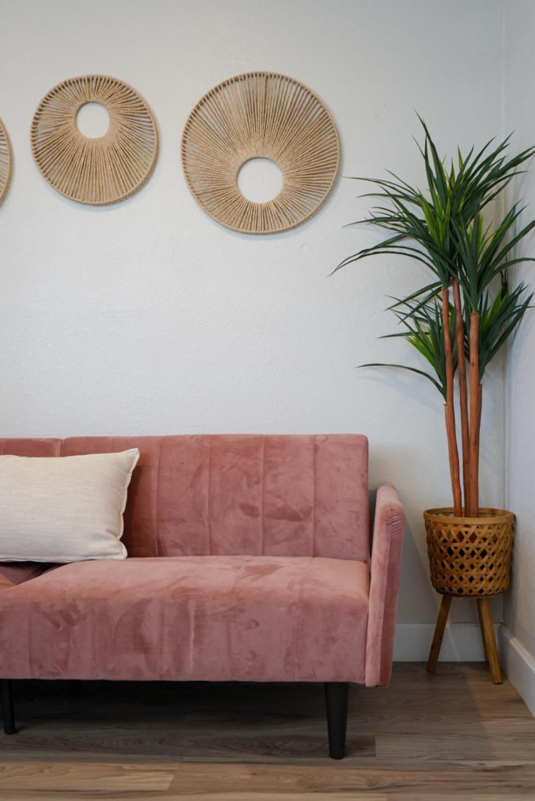 The Pink Cactus - Desert Retreat - Luxe Pool, Golf & Game Room Indio Bagian luar foto