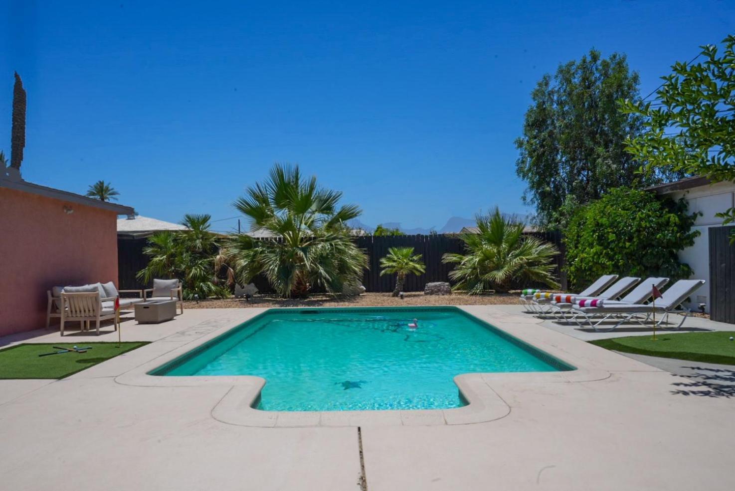 The Pink Cactus - Desert Retreat - Luxe Pool, Golf & Game Room Indio Bagian luar foto