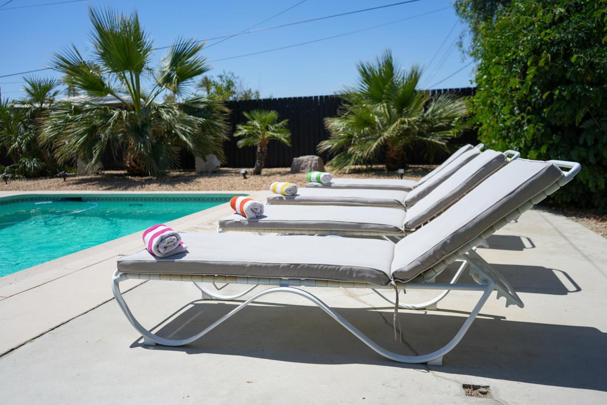 The Pink Cactus - Desert Retreat - Luxe Pool, Golf & Game Room Indio Bagian luar foto