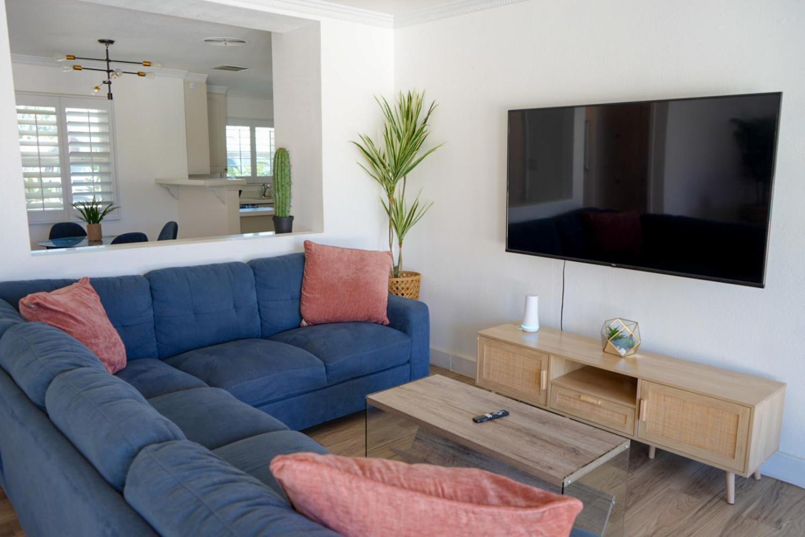The Pink Cactus - Desert Retreat - Luxe Pool, Golf & Game Room Indio Bagian luar foto